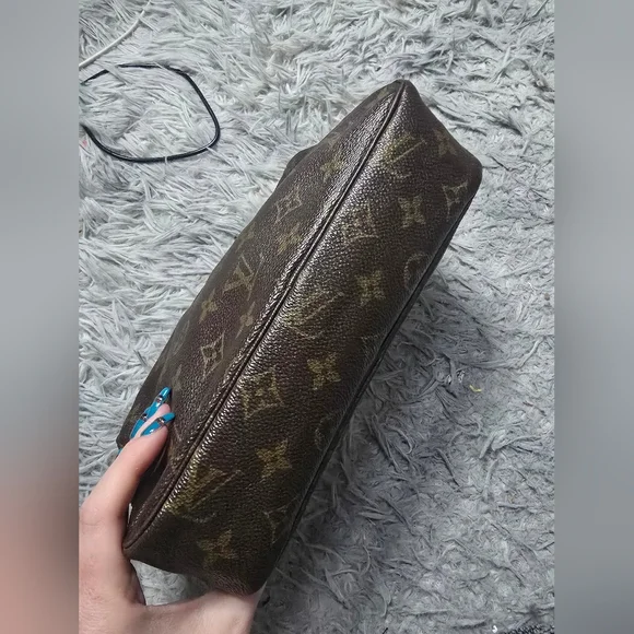 Louis Vuitton Brown Signiture Mono 23 Trousse Toiletry Bag (EUC)(COA)✨️🖤✨️ - Picture 11 of 16